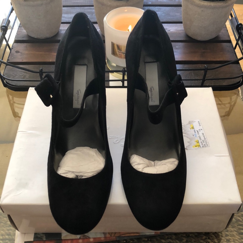Black heeled shoes size 9
